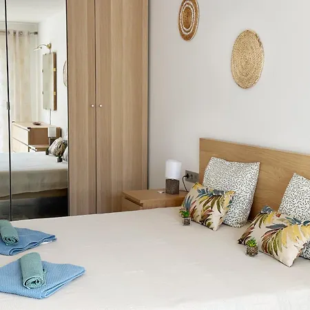 Апартаменты New Two Bedroom Apartment, Big Terrace & Sea View,