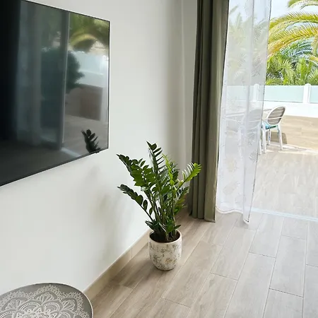 New Two Bedroom Apartment, Big Terrace & Sea View, Appartement *