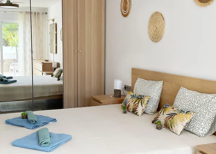 Апартаменты New Two Bedroom Apartment, Big Terrace & Sea View,