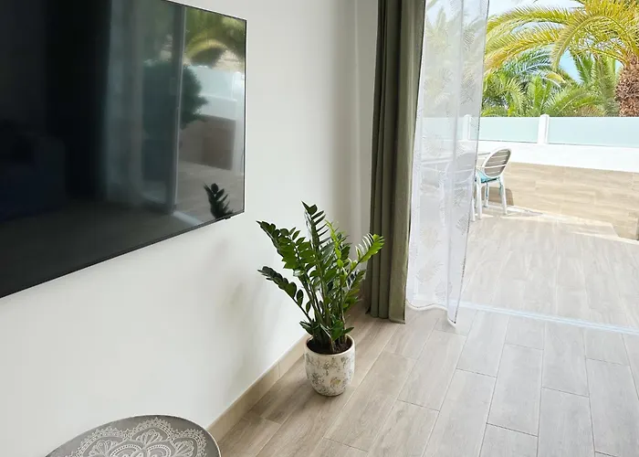 New Two Bedroom Apartment, Big Terrace & Sea View, 아파트 *