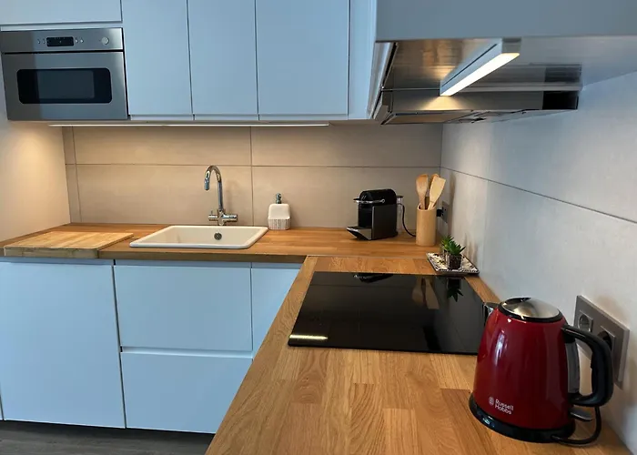 아파트 New Two Bedroom Apartment, Big Terrace & Sea View, 아데제