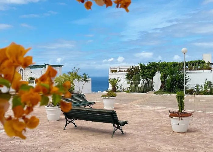 Апартаменты New Two Bedroom Apartment, Big Terrace & Sea View,