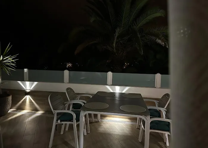 New Two Bedroom Apartment, Big Terrace & Sea View, 아파트