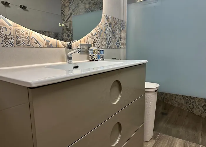 Апартаменты New Two Bedroom Apartment, Big Terrace & Sea View,