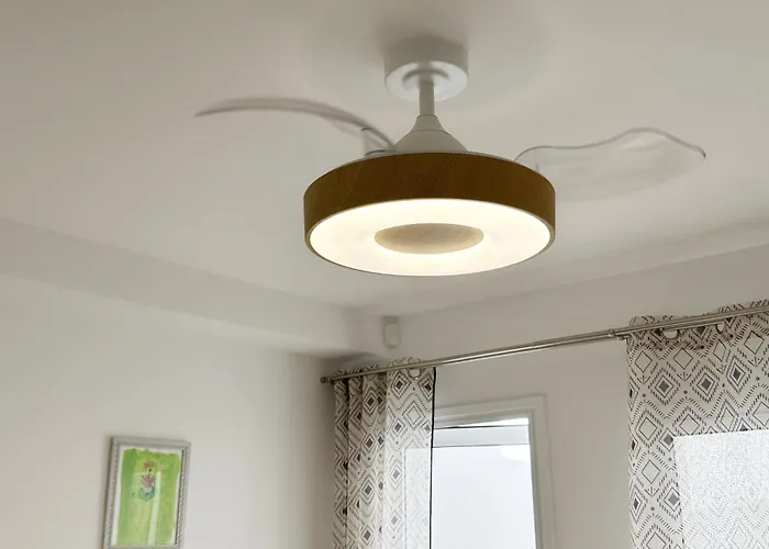 아파트 New Two Bedroom Apartment, Big Terrace & Sea View, 아데제