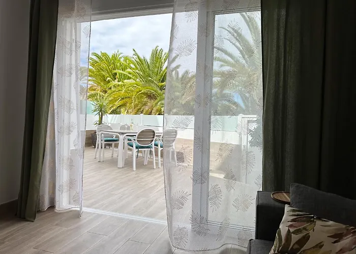 New Two Bedroom Apartment, Big Terrace & Sea View, 아파트