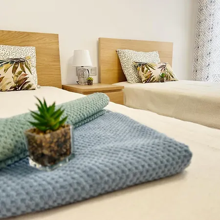 New Two Bedroom Apartment, Big Terrace & Sea View, * أذيخي
