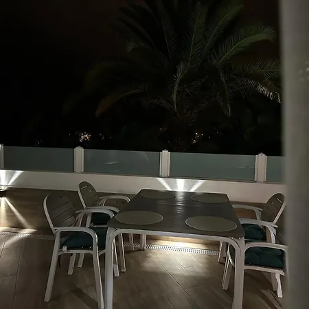New Two Bedroom Apartment, Big Terrace & Sea View, شقة