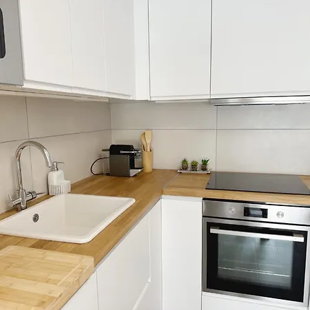 New Two Bedroom Apartment, Big Terrace & Sea View, * أذيخي