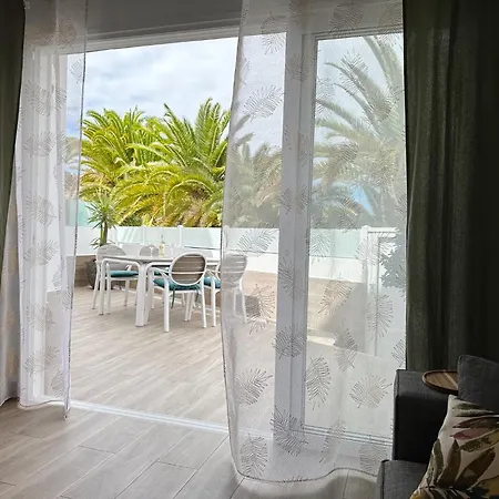 New Two Bedroom Apartment, Big Terrace & Sea View, شقة